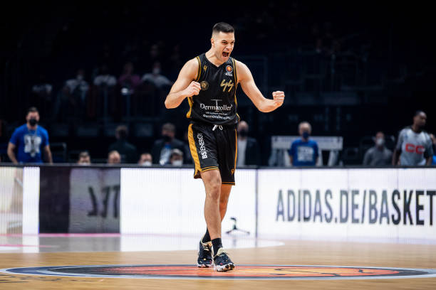 她主动请求 她主动请求