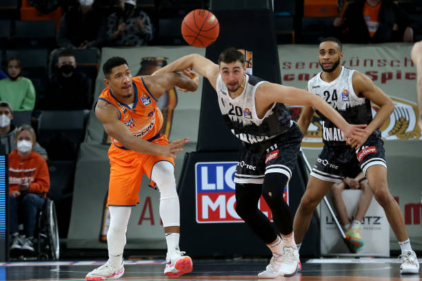 青岛男篮的 青岛男篮的