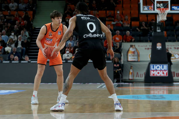 假设人物名 假设人物名